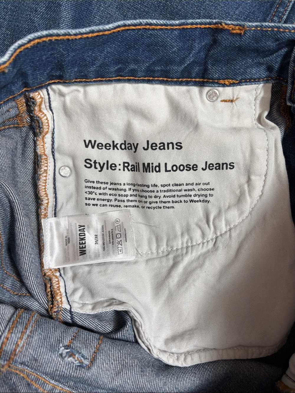 Weekday High-Rise Loose Jeans in Blue Denim - Picture 6 of 12